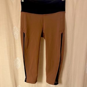 NWOT Lululemon Leggings (Cropped)
